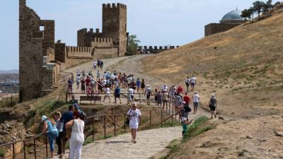 Сколько туристов едет в Крым на майские - Аксенов