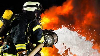 В поисках выхода: профессиональный праздник отмечают российские пожарные