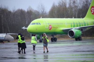 Более 40 человек прилетели сегодня в Псков первым рейсом из Симферополя