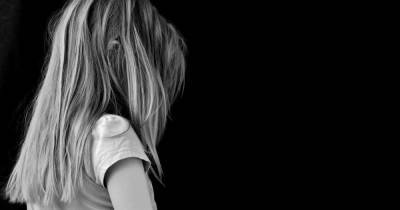 Играла у дома: в Полтаве мужчина изнасиловал 11-летнюю девочку