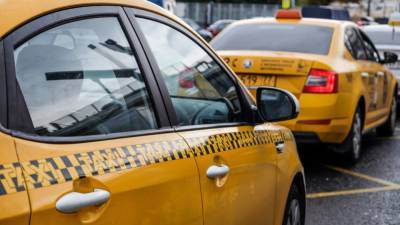 Такси будут бесплатно возить ветеранов Подмосковья с 7 по 9 мая