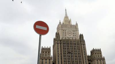 В МИД России оценили решение посольства США о сокращении числа консульских услуг