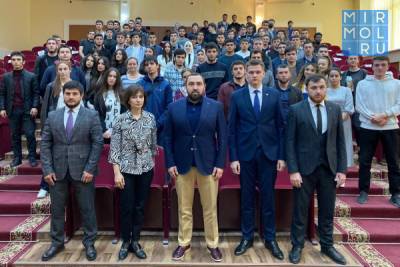 Султан Хамзаев встретился со студентами ДГТУ