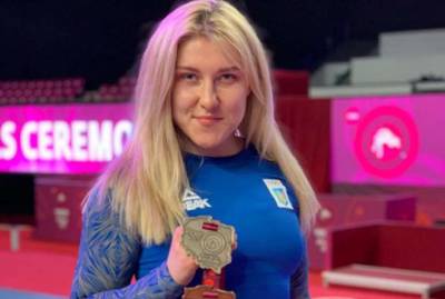 Курсантка ХНУВД завоевала две золотые медали на чемпионате Европы по грэпплингу