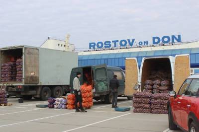 Рынок «Овощной» Аксайского района перенесли на парковку старого аэропорта Ростова