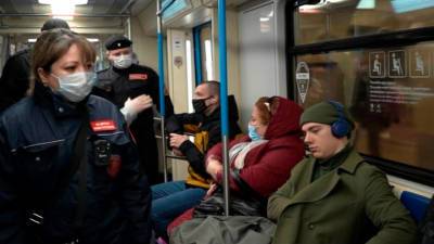 Новости на "России 24". В столичном метро усилен контроль за ношением масок и перчаток