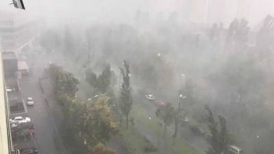 Киев накрыл ураганный ветер с ливнями, грозами и градом