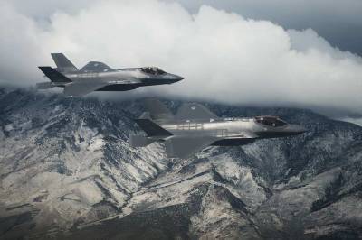 В EurAsian Times заявили о способности РЛС России «Струна» превратить F-22 и F-35 США в «груду металлолома»
