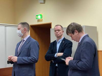 Суд запретил адвокату Ивану Павлову пользоваться мобильной связью и интернетом