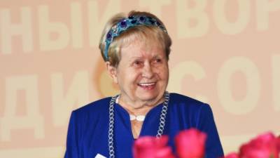 91-летняя композитор Александра Пахмутова вышла в свет после перенесенного COVID-19