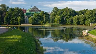 Открыли парки, обыски у адвокатов, репетиция парада: Петербург 30 апреля