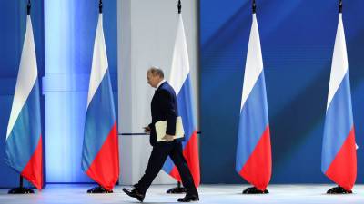 Путин подписал закон о запрете изымать питомцев у должников