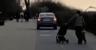 В Зеленоградске водителя оштрафовали за езду по велодорожке (видео)