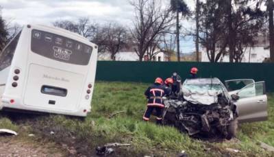 На Прикарпатье автобус с пассажирами попал в смертельное ДТП