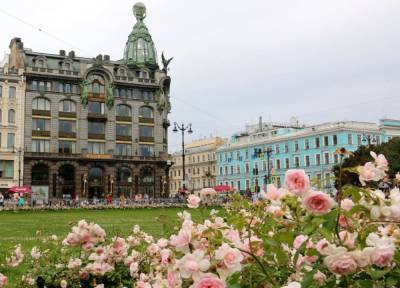 Петербург в майские праздники украсят полмиллиона цветов