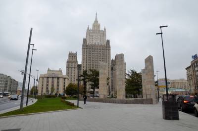 МИД РФ ответил на решение США ограничить оказание консульских услуг