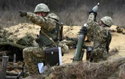 Боевики на Донбассе палят сразу из трех пушек