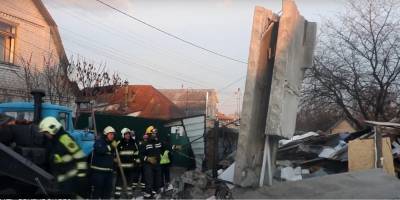 В Соломенском районе Киева взорвался гараж, повредив соседний дом — видео