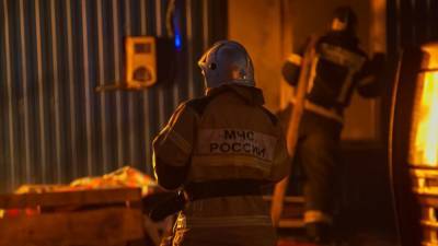 Пожарные локализовали возгорание в ангарах с макулатурой в Нижнем Новгороде