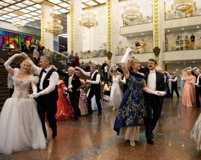 Более 100 танцевальных пар встретились на «Весеннем балу» в Музее Победы