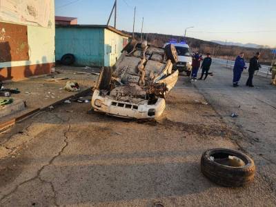 Молодой сахалинец на Subaru перевернулся, сбил дорожный знак и напился - sakhalin.info - район Корсаковский