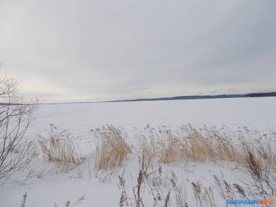 Под лед озера Тунайча провалился снегоход с детьми и взрослыми