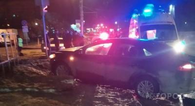 В Чебоксарах два пассажира такси пострадали в ночном ДТП