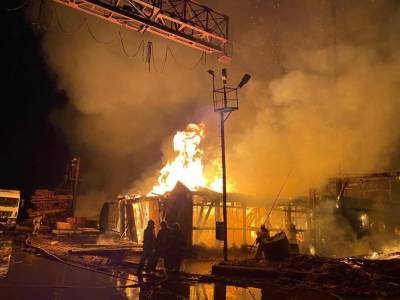 В Кургане произошел крупный пожар на пилораме