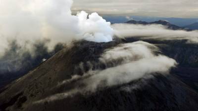 Вулкан Карымский на Камчатке выбросил столб пепла на 8,5 км