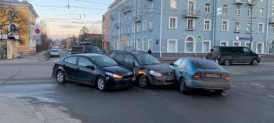 Групповое ДТП произошло в центре Петрозаводска (ФОТО и ВИДЕО)