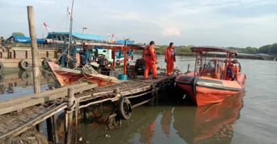 17 человек пропали без вести после столкновения лодок у берегов Индонезии