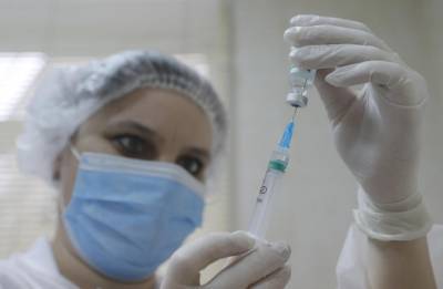 Еще четыре тысячи украинцев вакцинировали от СOVID-19