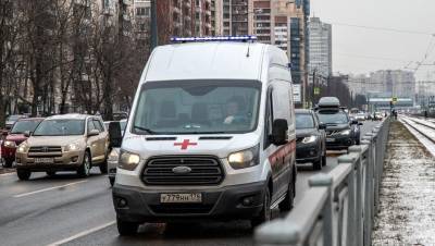 В Петербурге дагестанец с огнестрельным ранением сбежал из машины скорой помощи