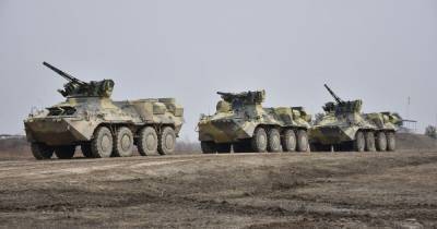 В оккупированном Крыму заметили скопление российской бронетехники (видео)