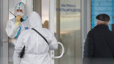 Более 700 человек в Петербурге заразились COVID-19