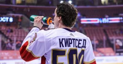 Поздравили с юбилейным матчем: хоккеисты клуба НХЛ надели форму с фамилиями на кириллице