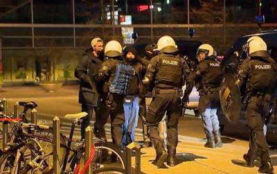 Швейцарские силовики открыли огонь по митингующим