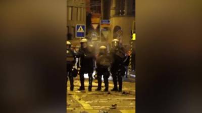 В Швейцарии полиция применила резиновые пули и газ в ходе уличных беспорядков