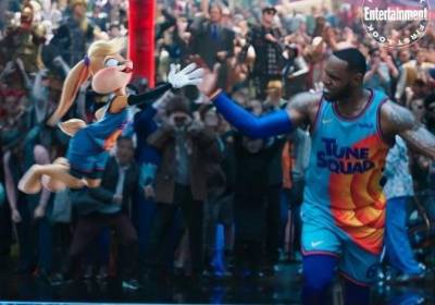 Багз Банни и звезда NBA Леброн Джеймс сыграют в баскетбол против искусственного интеллекта в "Космическом джеме: Новое поколение"