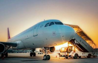 Два пассажирских самолета столкнулись в аэропорту РФ— видео