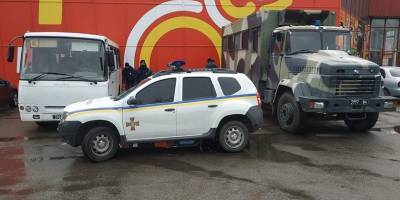 В Николаеве рынок Колос заблокировала Нацгвария и полиция – фото, видео - ТЕЛЕГРАФ