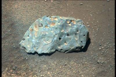 Марсоход Perseverance обнаружил «странный камень» и обстрелял его лазером