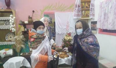 «Серебряные» волонтеры из Тюменской области угостили односельчан свежей выпечкой