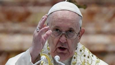 Папа Римский призвал сложить оружие на востоке Украины и в Сирии