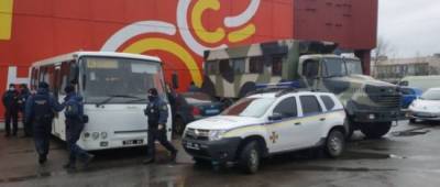 В Николаеве полиция и Нацгвардия заблокировали рынок, который отказался закрываться на карантин