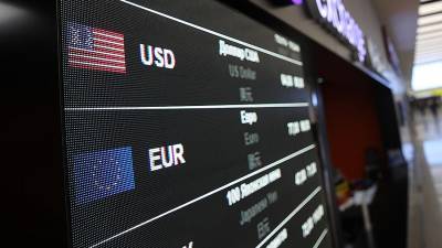 Финансист объяснил правила вложения средств в валюту