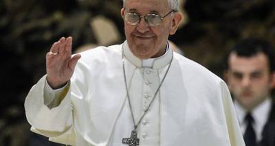 Папа Римский назвал "безобразием" всемирную грызню и конфликты во время пандемии