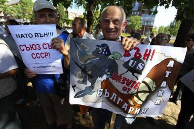 В Болгарии требуют провести референдум о выходе из НАТО