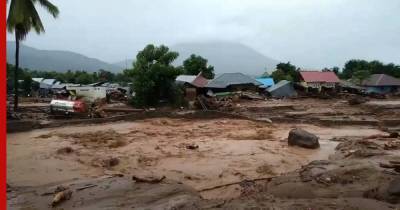 Наводнение и оползни в Индонезии унесли жизни десятков людей