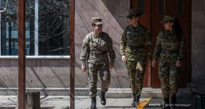 Девушки - курсанты военного вуза Армении "строят" мужчин и ломают стереотипы